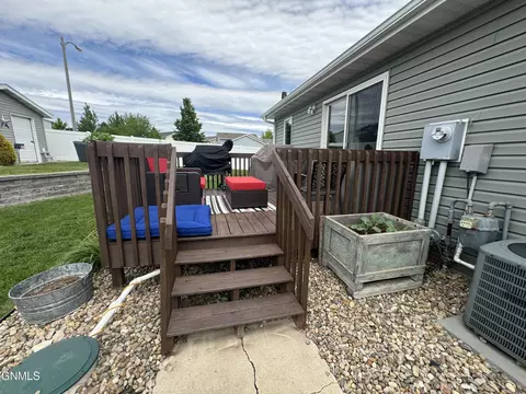 1018 Calvert Dr, Bismarck, ND 58503 photo 44