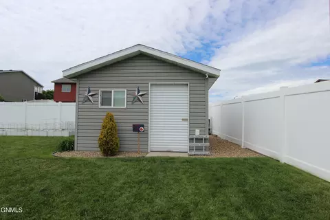 1018 Calvert Dr, Bismarck, ND 58503 photo 42