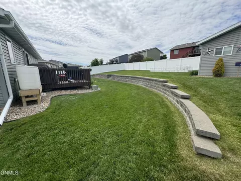 1018 Calvert Dr, Bismarck, ND 58503 photo 47