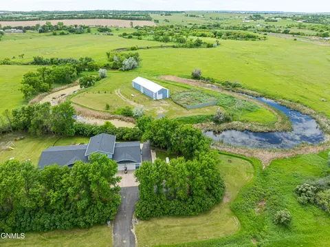8301 Apple Creek Rd, Bismarck, ND 58504