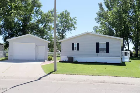 311 Bedford Blvd, Bismarck, ND 58504
