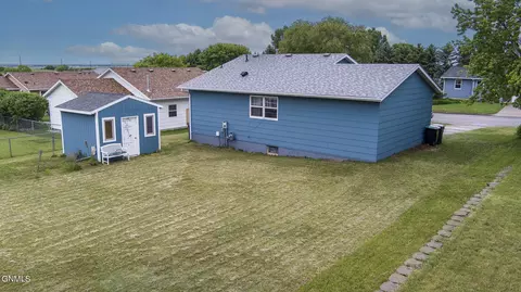 5 Eckleson Rd, Lincoln, ND 58504 photo 2
