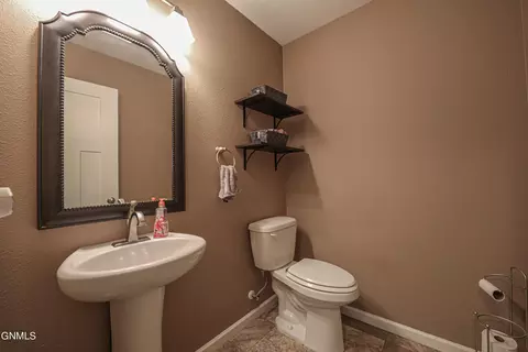 Bath - 5319 Superior Dr, Bismarck, ND 58503 photo 1 of 4