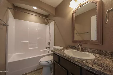 Bath - 5319 Superior Dr, Bismarck, ND 58503 photo 4 of 4
