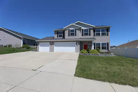 5319 Superior Dr, Bismarck, ND 58503