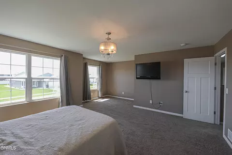 Bedroom - 5319 Superior Dr, Bismarck, ND 58503 photo 3 of 9