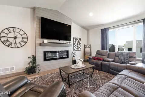 3908 Silver Blvd, Bismarck, ND 58503 photo 4