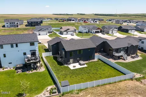 3908 Silver Blvd, Bismarck, ND 58503 photo 2
