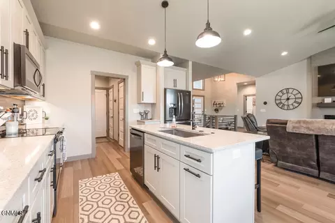 3908 Silver Blvd, Bismarck, ND 58503 photo 9