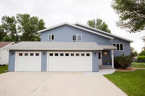 2831 Essex Loop, Bismarck, ND 58504
