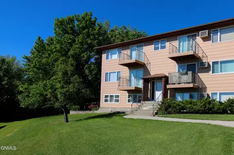 1821 Allison Dr, Bismarck, ND 58501