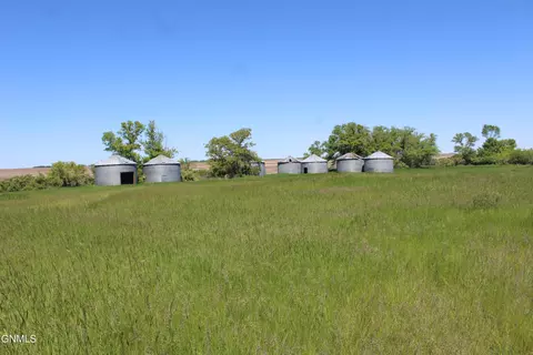 Nnnn 38th Street, Maddock, ND 58348