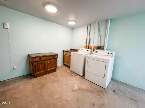 2412 N Main Ct, Williston, ND 58801 photo 24