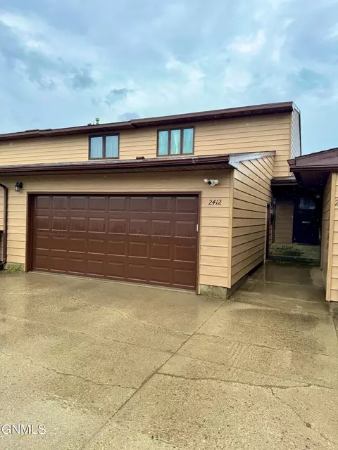 2412 N Main Ct, Williston, ND 58801