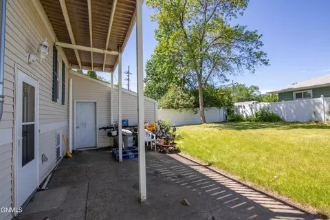 Exterior - 518 Central Ave, Bismarck, ND 58501 photo 5 of 6