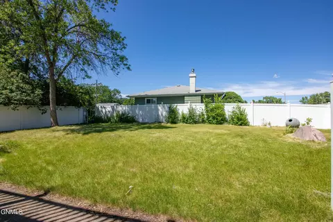 Exterior - 518 Central Ave, Bismarck, ND 58501 photo 6 of 6