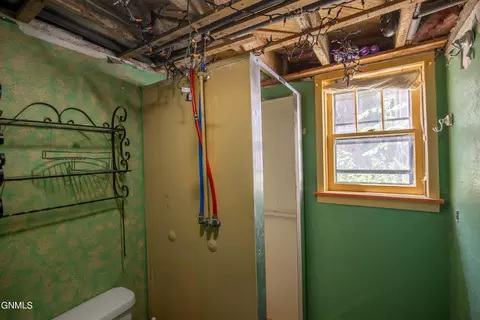 Bath - 518 Central Ave, Bismarck, ND 58501 photo 4 of 4