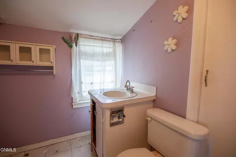 Bath - 518 Central Ave, Bismarck, ND 58501 photo 3 of 4