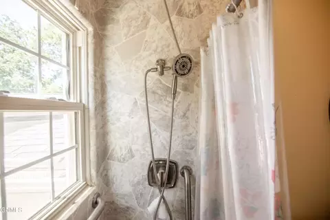 Bath - 518 Central Ave, Bismarck, ND 58501 photo 2 of 4