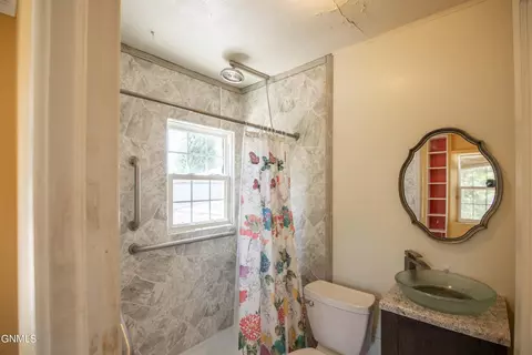 Bath - 518 Central Ave, Bismarck, ND 58501 photo 1 of 4