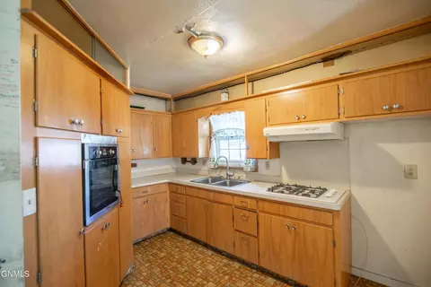 Kitchen - 518 Central Ave, Bismarck, ND 58501 photo 4 of 5