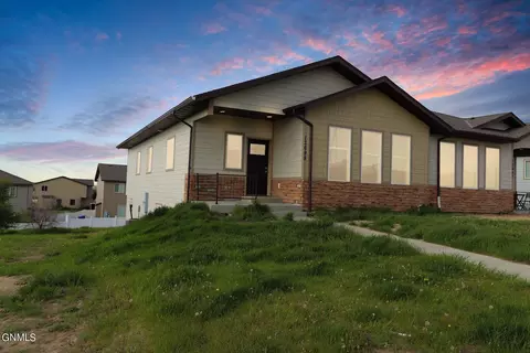 13699 Karen St, Williston, ND 58801