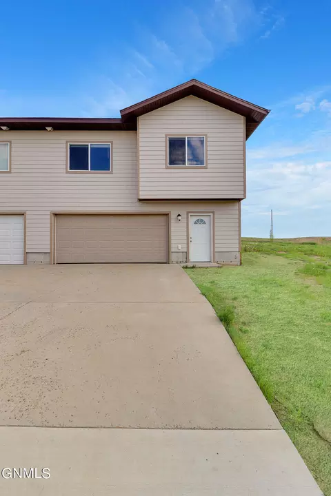 13699 Karen St, Williston, ND 58801 photo 3