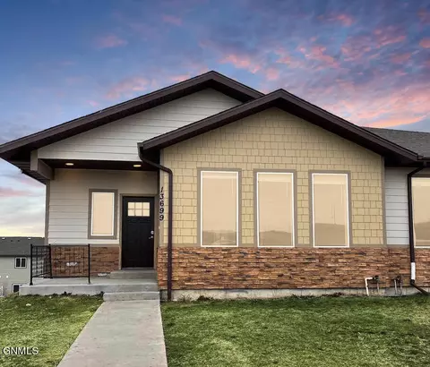 13699 Karen St, Williston, ND 58801 photo 2
