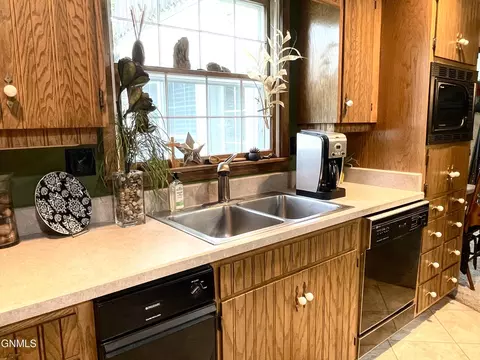 Kitchen - 1703 4th Ave E, Williston, ND 58801 photo 11 of 20