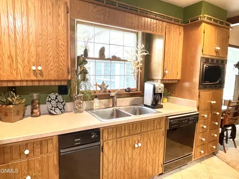 Kitchen - 1703 4th Ave E, Williston, ND 58801 photo 12 of 20