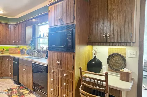 Kitchen - 1703 4th Ave E, Williston, ND 58801 photo 13 of 20