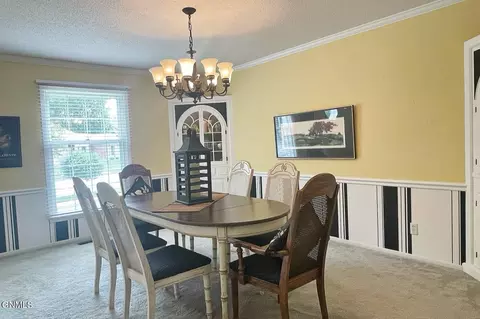 Dining - 1703 4th Ave E, Williston, ND 58801 photo 2 of 4