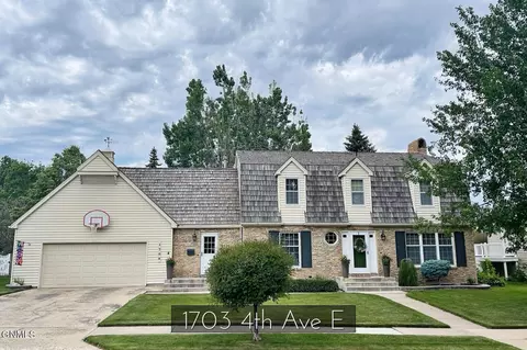 1703 4th Ave E, Williston, ND 58801