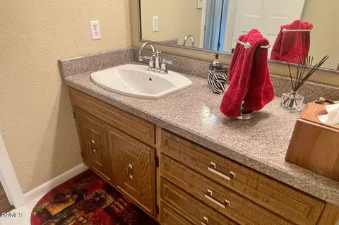 Bath - 1703 4th Ave E, Williston, ND 58801 photo 9 of 11