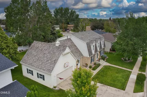 View/Area - 1703 4th Ave E, Williston, ND 58801 photo 4 of 5