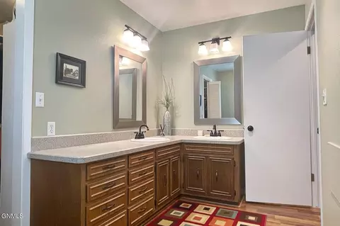 Bath - 1703 4th Ave E, Williston, ND 58801 photo 5 of 11