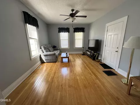 501 3rd Ave SE, Jamestown, ND 58401 photo 9