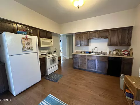501 3rd Ave SE, Jamestown, ND 58401 photo 8