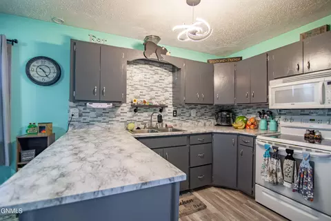Kitchen - 60 20th St SW, Dickinson, ND 58601 photo 1 of 5