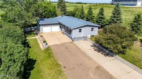 60 20th St SW, Dickinson, ND 58601