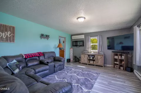 Living - 60 20th St SW, Dickinson, ND 58601 photo 2 of 6