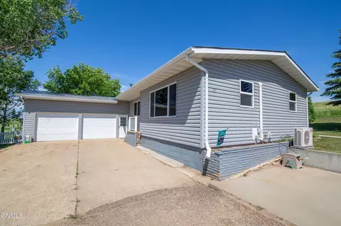 Exterior - 60 20th St SW, Dickinson, ND 58601 photo 3 of 8