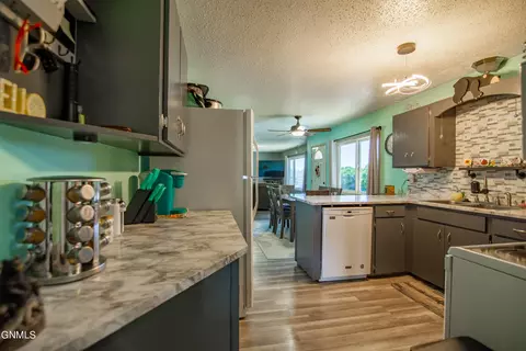 Kitchen - 60 20th St SW, Dickinson, ND 58601 photo 3 of 5