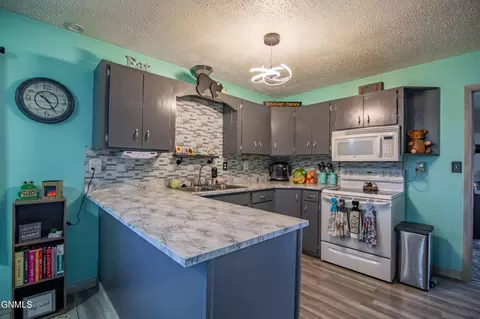 Kitchen - 60 20th St SW, Dickinson, ND 58601 photo 4 of 5