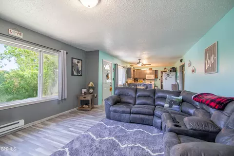 Living - 60 20th St SW, Dickinson, ND 58601 photo 4 of 6