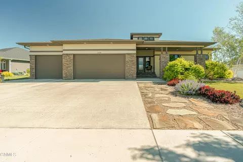 2728 Del Rio Dr, Bismarck, ND 58503