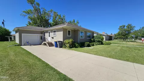 505 2nd Ave W, Edgeley, ND 58433