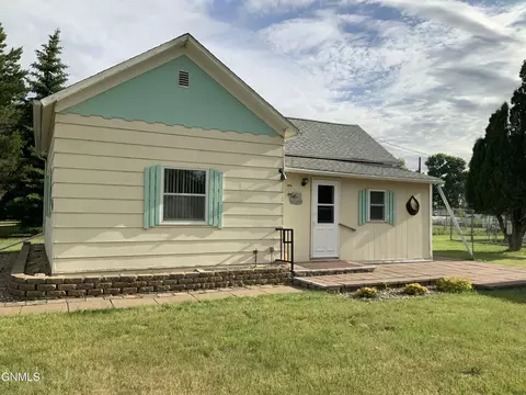 124 Elm St, Hebron, ND 58638