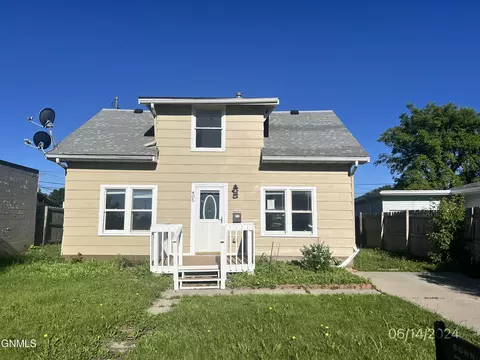 405 18th St NW, Minot, ND 58703