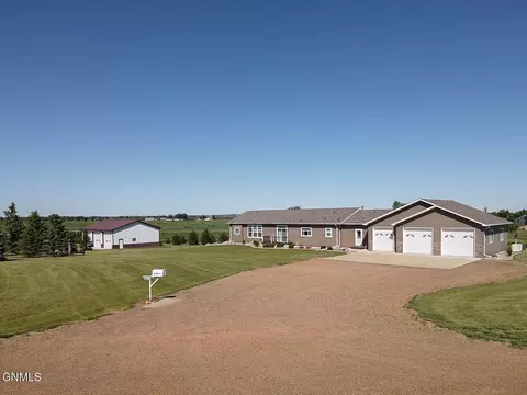 Exterior - 411 2nd St W, Regent, ND 58650 photo 2 of 18